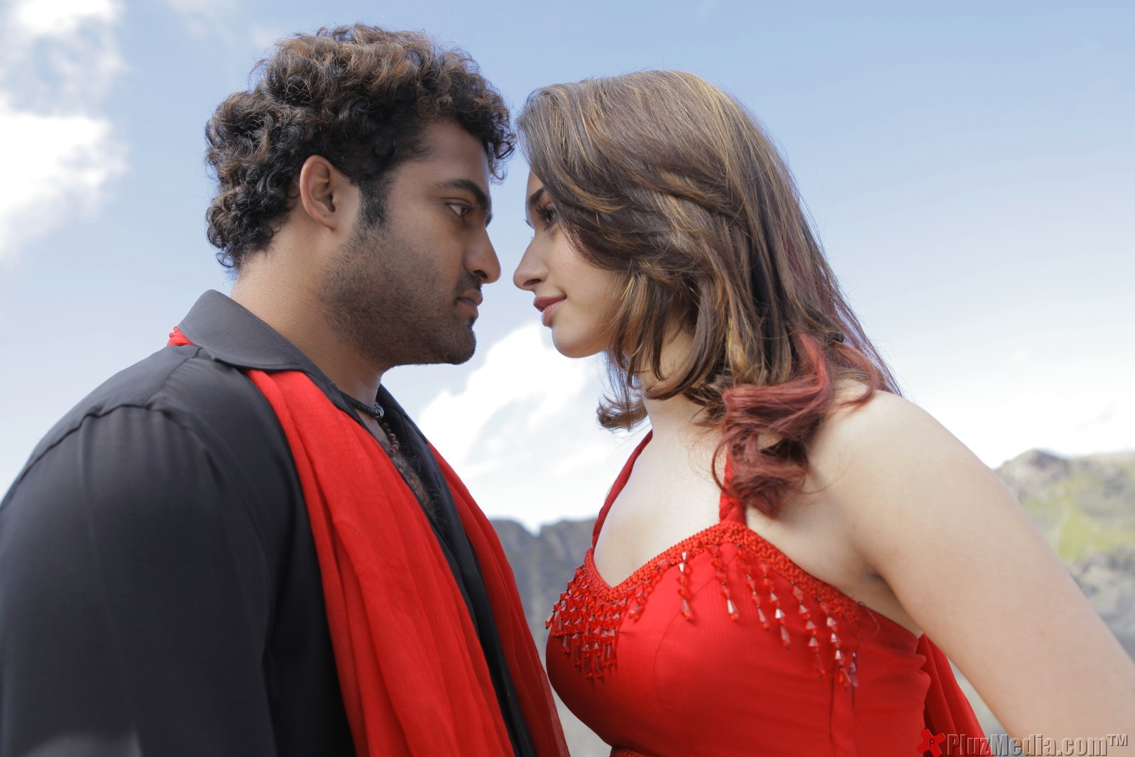 Jr.NTR and Tamanna's Oosaravelli New Stills | Picture 90493